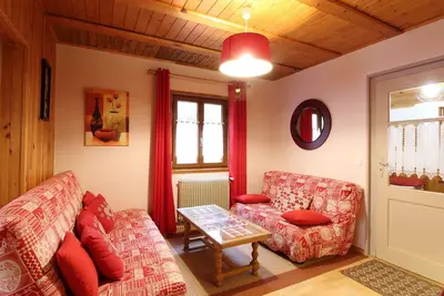 Image de Chalet au Mont-Dore, 300m du centre, 6 pièces, garage, terrain pentu, idéal 8 pers, animaux non acceptés.