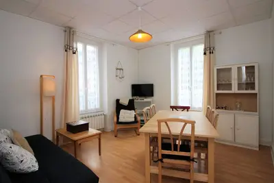 Image de Lumineux T4 à La Bourboule, 6 pers, proche centre, tout équipé, cour privée, 68m²