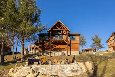 Image de Little Big Bear at Eagles Nest - Two King Masters, Great Views, Walk to Tennis!