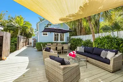 Image de Good Feelin ~ Charming 2 Br/2 Ba Home Conveniently Located w/ Parking!