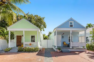 Image de Good Vibes ~ 2 Cottages w/ 4 Br/3 Ba, Outdoor Oasis and Parking!