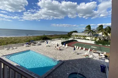 Image de Indian Rocks Beach front Charmer at the Reef Club
