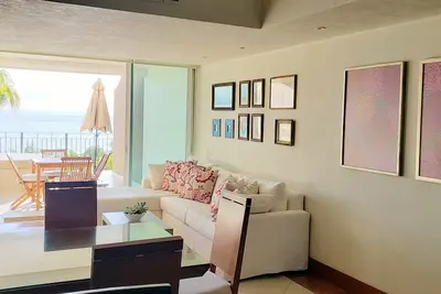 Image de Beachfront 1 br. condo with private hot tub at Gran Venetian Puerto Vallarta