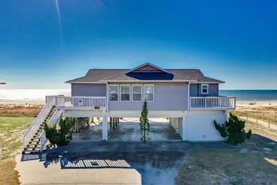 Image de Spacious Gulf Front Home on Extra Wide Lot!