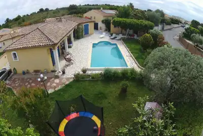 Image de Lumineuse maison de charme climatisée au calme. Piscine et jardin paysagé.
