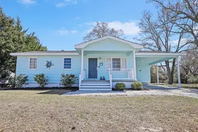 Image de Turtle Shack - Super Cute Beach House 1mi to Oib