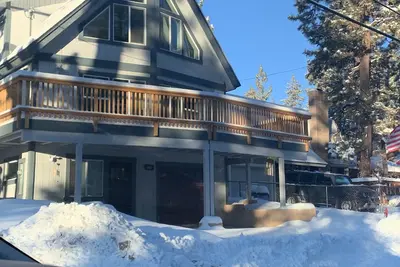 Image de Scandinavian Chalet in Coveted Boulder Bay-- 5 mins walk lake & near Ski Resort