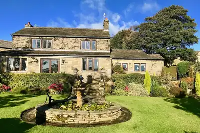 Image de Charming Modernized 16Th Century Farm House with stunning garden & views