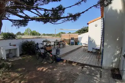 Image de maison dans les dunes en pleine nature