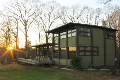 Image de Rustic Charm on Lake Hartwell - Ideal for Clemson Football Weekends