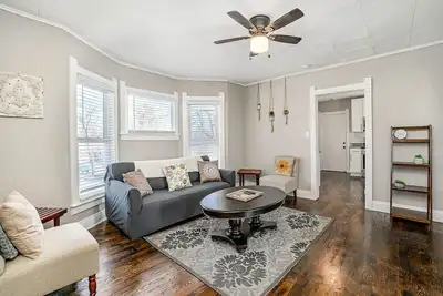 Image de Upper Dunes Getaway of Michigan City - Brand New!