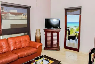 Image de Nice Caribbean style apartment in beachfront condominium