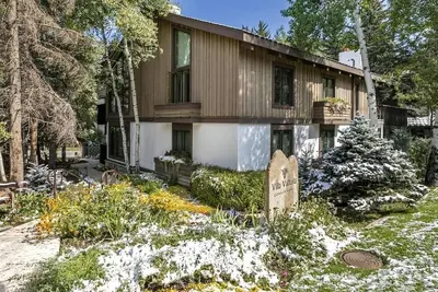 Image de Beautiful 2 Bed / 2 Bath in Vail Village – Walk to Gondola One or Golden Peak!