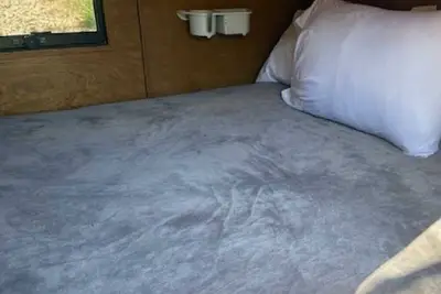 Image de Gypsy Village & Teardrop: Expanded Glamping Retreat for Up to Six with Outdoor Kitchen, Fire Pit, and Hammock