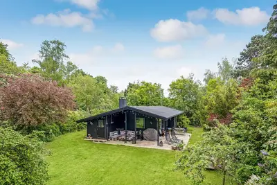 Image de Maison confortable à Dronningmølle avec.