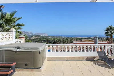 Image de Superbe maison Ă Tosal avec jacuzzi