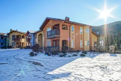 Image de Fantastic location; 2 bdrm w/ private hot tub