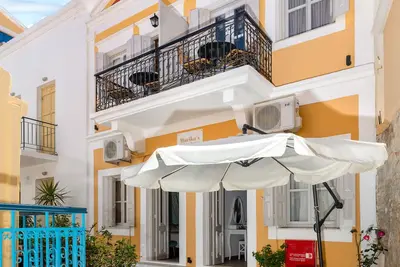 Marikas Deluxe Rooms