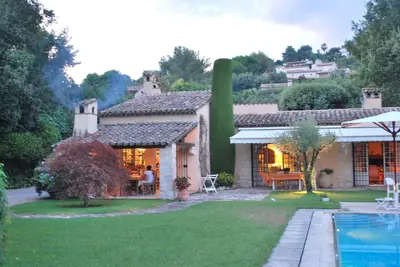 Image de Mas provencal traditionnel en pleine nature