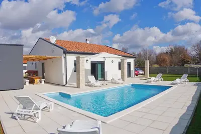 Image de Brand new villa with private pool on peaceful location
