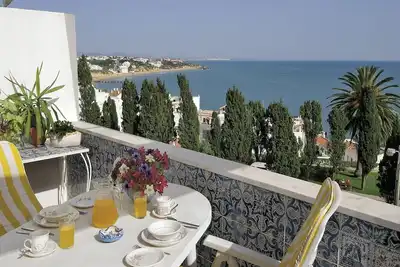 Image de Penthouse Apartment with Stunning Views, Air Con and Wi-Fi, close to beach/town
