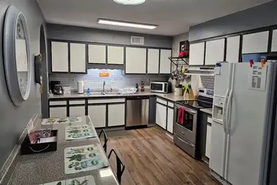 Image de Flag City Manor: 4 Bdrm Home