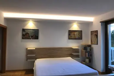 Image de Studio apartment 200 meters from the lake and the center with underground parking space