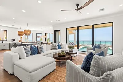 Image de \"Star of the Sea\" New Reno! Oceanfront Home, Priv Pool, Golf Cart, Splash Pad
