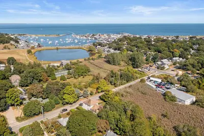 Image de Perfect Autumn Getaway! Oak Bluffs 5 Bedroom/3 Bath/Central Ac.
