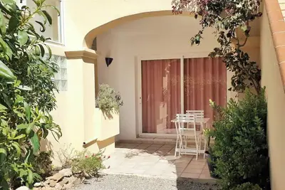 Image de Lovely apartment with garden | Walking distance to Cala Llenya