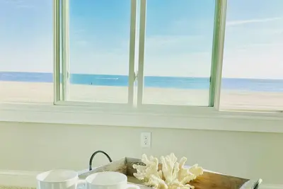 Image de Luxury Oceanfront Oasis - Steps to Jenkinson's Boardwalk Attractions
