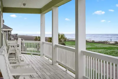 Image de Beachfront + Pool: 5 bdrm-Fire Pit-Deck-Hot Tub