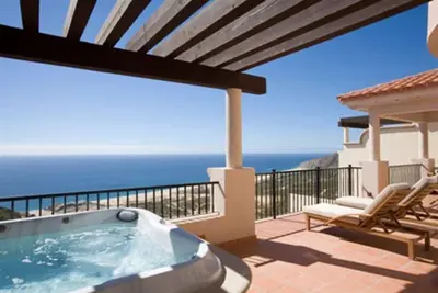 Image de Two-story house, with chef at your service, pool, laundry and ocean view