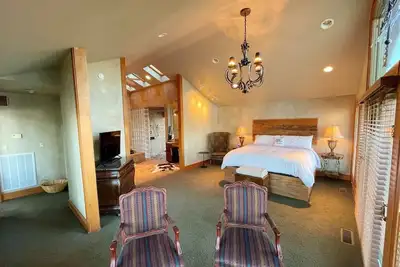 Image de Live Like a Local in Lake House 10mins to Oaklawn