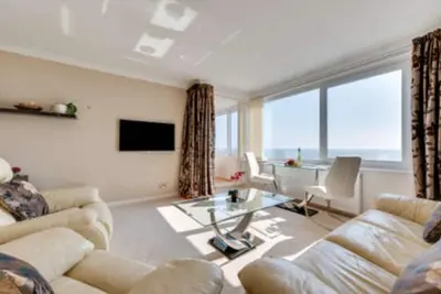 Image de Hove Actually with spectacular sea views