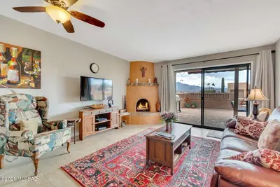 Image de Beautiful Mountain Views - Sunny Green Valley, Arizona - Single Story Townhome