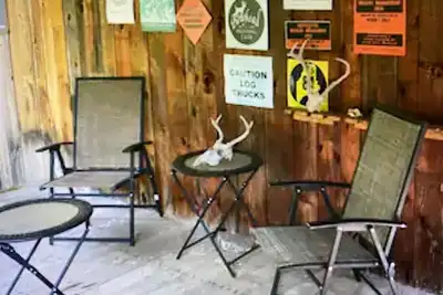 Image de Visit Gobbler's Roost for a relaxing nature retreat.