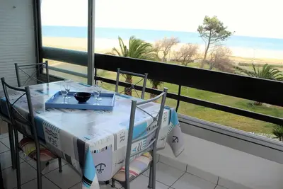 Image de Emplacement idéal pour ce T2 cabine face à la mer -Parking-Wifi-6pc237