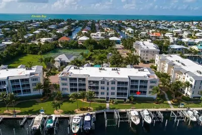 Image de Bay Harbour Islamorada Oceanfront Views 3/2. 5 Updated condo Dock