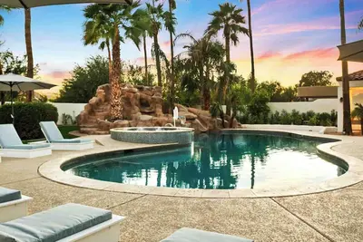 Image de Seen on Tv: Sport/Game Court, Pool, Hot Tub, Chef’s Kitchen, water slide - Celebrity Hideaway