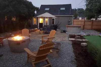 Image de Offering Wi-Fi, hot tub, Bbq, A/C, fenced back yard, and stunning home décor -Orion`s View