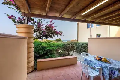 Maison de vacances \"Pergola 708\" à quelques mètres de la plage avec climatisation et terrasse privée