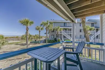 Image de Oceanview Condo on Harbor Island: 2br, Pool Views, Beach Access, & Family Amenities!