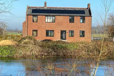 Image de Meadow Cottage, Luxury Eco House, on River Island, sleeping 8