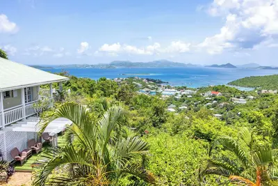 Unforgettable views, amazing sunsets minutes from Cruz Bay and the beach.