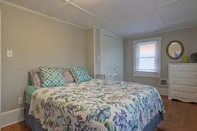 Image de Aqua Bella Upper - cute old school beach apartment in downtown Cb