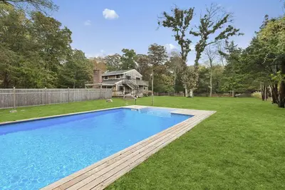 Image de East Hampton House Near Beaches with Pool