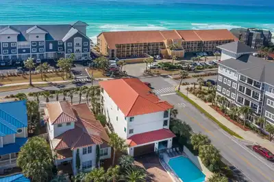 Image de Henderson Hideaway - Gulf Views, Heated Private Pool, Comp Bikes Included!