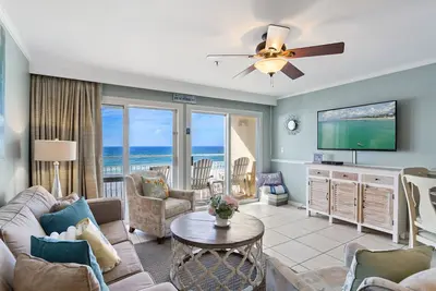 Image de Crystal Sands 208b - Gulf Front, Heated Community Pool, Free Beach Service!