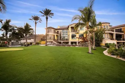 Image de Luxurious Oceanfront Mansion! Movie Theater, Pool, Jacuzzi, Water Slide, Golf!